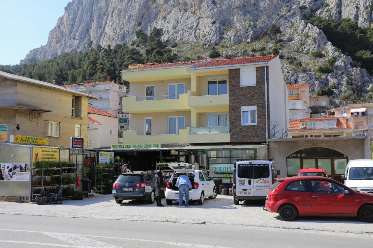 Apartments With A Parking Space Omis - 10362 Exteriér fotografie