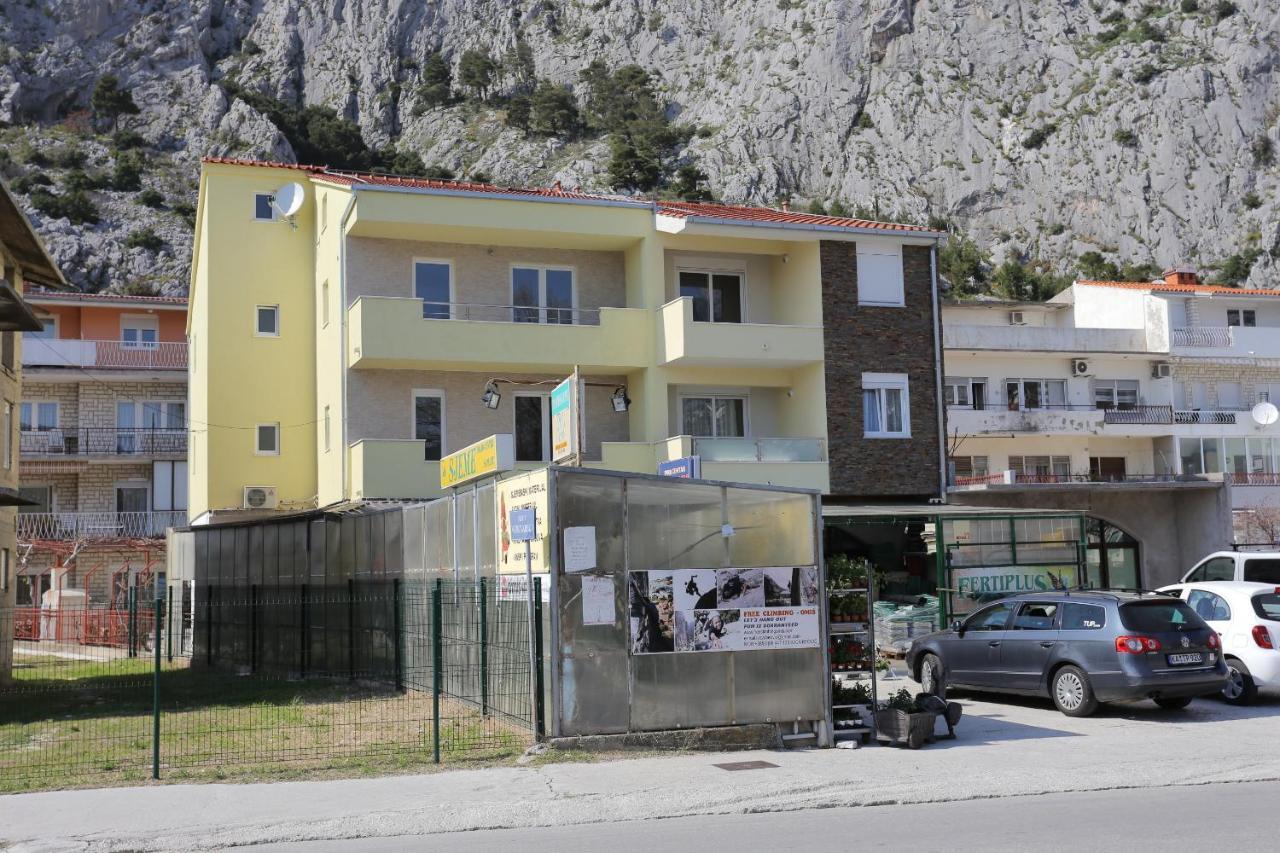 Apartments With A Parking Space Omis - 10362 Exteriér fotografie